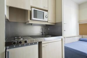 Kuchyňa alebo kuchynka v ubytovaní Residencia Universitaria Resa Blas De Otero