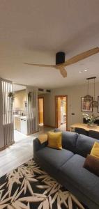 a living room with a blue couch and a kitchen at Apartamenticos Studio 98 in Zaragoza +25 photos