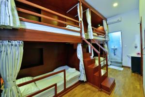 A bunk bed or bunk beds in a room at Backpacker(Bed & Breakfast)