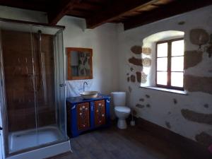 Et badeværelse på Kamenný dom + 24 billeder