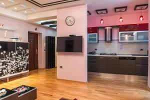 Køkken eller tekøkken på 1 Min to Center Apartment with Panoramic View