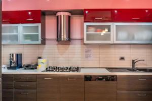 Køkken eller tekøkken på 1 Min to Center Apartment with Panoramic View + 44 billeder