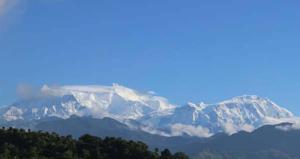 Pemandangan gunung umum atau pemandangan gunung yang diambil dari hotel