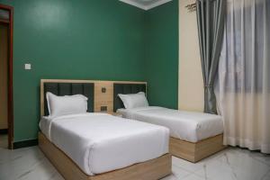 En eller flere senge i et værelse på Sunset Statehouse View Residence