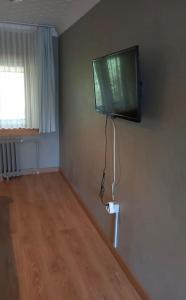 TV a/nebo společenská místnost v ubytování Zumrut Bahce