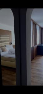 Een bed of bedden in een kamer bij Hotel Central