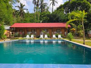 Swimmingpoolen hos eller tæt på Masayana