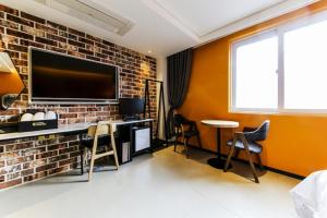 TV a/nebo společenská místnost v ubytování Hotel Cacao