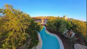 een luchtfoto van een waterglijbaan in een park bij Ez-zine Glam in El Aadamna