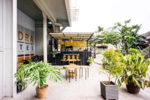 a patio with tables and chairs and plants at OYO 3167 Andra Hotel in Pampang