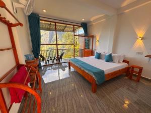 a bedroom with a bed and a balcony at Green Mount Eye Ella in Ella
