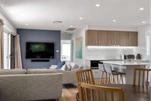 Køkken eller tekøkken på Elements of Hyams - perfect Hyams Beach getaway