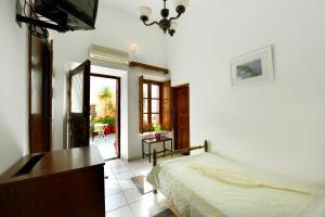 Gallery image of Kavalari Hotel - Adults Only in Fira