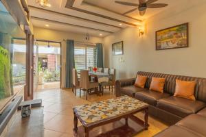 TV/trung tâm giải trí tại Heritage Exotica Retreat 3BHK JAQK Holidays +42 ảnh