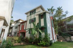 Tòa nhà nơi biệt thự tọa lạc