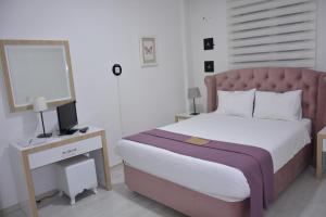 Postel nebo postele na pokoji v ubytování Bilge Suite Hotel
