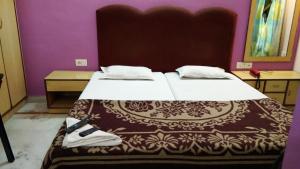 Postel nebo postele na pokoji v ubytování Hotel Mayur