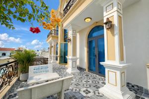 een villa met uitzicht op de oceaan bij Điêu Thuyền Hotel Bến Tre in Ben Tre