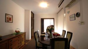 Posedenie v ubytovaní Apartments Ivka
