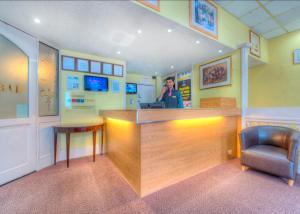 TV a/nebo společenská místnost v ubytování Comfort Inn Birmingham