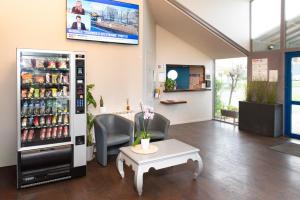 Et tv og/eller underholdning på Kyriad Direct Macon Sud