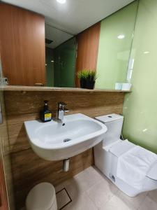 Koupelna v ubytování Sky Suites KLCC Apartment by Family Room Stay