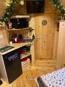 Nhà bếp/bếp nhỏ tại Santa Kota, Christmas cottage