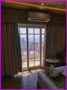 Postel nebo postele na pokoji v ubytování Hotel Coravya 7 Sea Premium Suites- Rooftop Sea View- Parking & Restaurant Facilities - Fully Air Conditioning room- A Top Rated Hotel