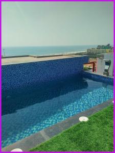 Bazén v ubytování Hotel Coravya 7 Sea Premium Suites- Rooftop Sea View- Parking & Restaurant Facilities - Fully Air Conditioning room- A Top Rated Hotel nebo v jeho okolí + 30 fotografií