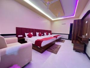 En eller flere senge i et værelse på Kharari Inn