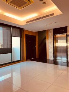 a living room with a large tile floor at Yunlin hotel in Tuku +19 photos