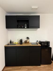 Kuchyň nebo kuchyňský kout v ubytování Neues Apartmenthaus mit 4 Wohnungen im Zentrum + 18 fotografií