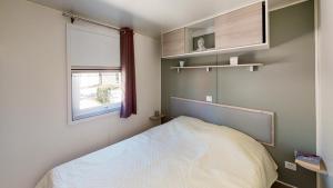 Postel nebo postele na pokoji v ubytování Mobil-home confort 6 personnes