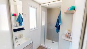 Koupelna v ubytování Mobil-home confort 6 personnes