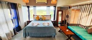 En eller flere senge i et værelse på Vibes Inn Baga