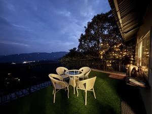 En generel udsigt til bjerge eller udsigt til bjerge taget fra villaen