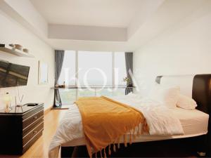 En eller flere senge i et værelse på Golf View from the Highest Floor at U-Residence tower 2, Lippo Karawaci + 14 billeder