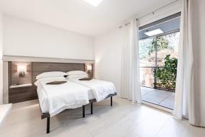 En eller flere senge i et værelse på Benini Holidays: Villa San Pietro + 31 billeder