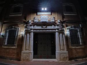 Facaden eller indgangen til Hotel Rural Hospedería de los Calatravos