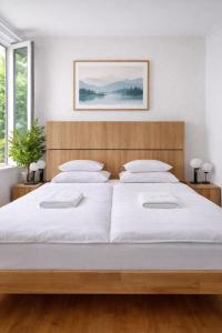 En eller flere senge i et værelse på Comfort 28 Parkside Comfort