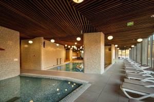 Swimmingpoolen hos eller tæt på Skigyimes Hotel