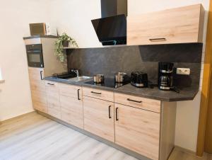 Køkken eller tekøkken på 65m² Ferienwohnung zwischen Skiarena & Saunawelt + 12 billeder