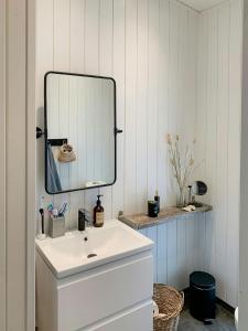 Ảnh trong thư viện ảnh của Cabin With Oslofjord View At Jeløya ở Moss