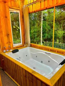 a large bath tub in a room with a window at Cabanas Imbuia in Cambará +48 photos
