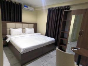 Postel nebo postele na pokoji v ubytování Ocean Hotel Mogdishu Somalia