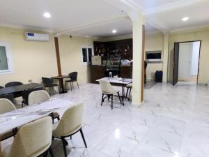 Kuchyň nebo kuchyňský kout v ubytování Ocean Hotel Mogdishu Somalia