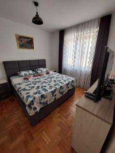 En eller flere senge i et værelse på Luxury Andrej Apartment with Garage + 8 billeder