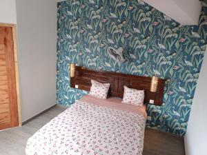 a bedroom with a bed with a floral wallpaper at Le Réverbère in Antananarivo