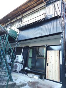 Budova, kde se apartmán nachází + 12 fotografií