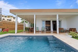 a swimming pool in the backyard of a house at Villa Calaïa in Tartane